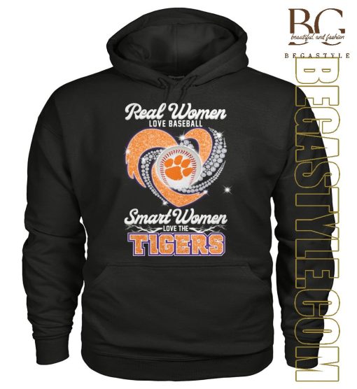 Women Love The Clemson Tigers T-Shirt