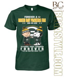 Charlie Brown And Snoopy High Fight Forever A Green Bay Packers Fan T-Shirt