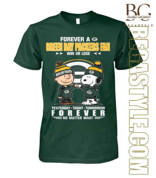 Charlie Brown And Snoopy High Fight Forever A Green Bay Packers Fan T-Shirt