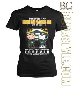 Charlie Brown And Snoopy High Fight Forever A Green Bay Packers Fan T-Shirt