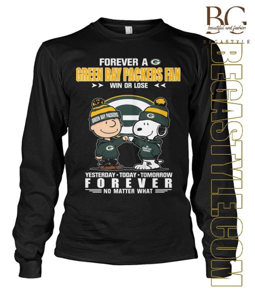 Charlie Brown And Snoopy High Fight Forever A Green Bay Packers Fan T-Shirt