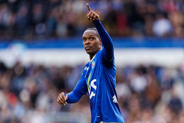 Report: Sunderland showed shock interest in another Chelsea ace before Marc Guiu - Yahoo Sports