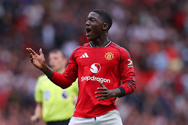 Kobbie Mainoo looking dejected