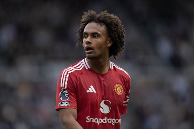 Joshua Zirkzee continues to be linked with an exit from Man Utd.