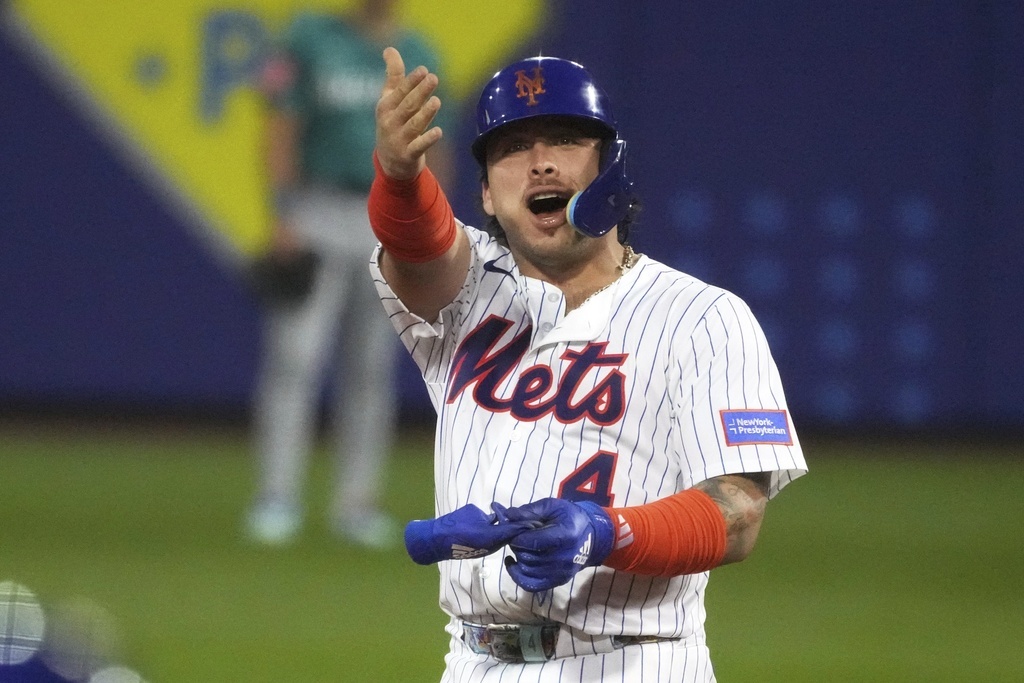 Mendoza starts Mets job emphasizing how close team was to success in 2022, not this year's fall