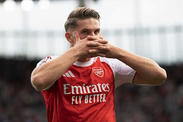Viktor Gyökeres asked for his new Arsenal teammate Martin Odegaard to simply provide him with “some assists” whilst reading the club captain's welcome letter 😂⚽ The Swede is hungry for goals 👀🔴 🎥 @arsenal