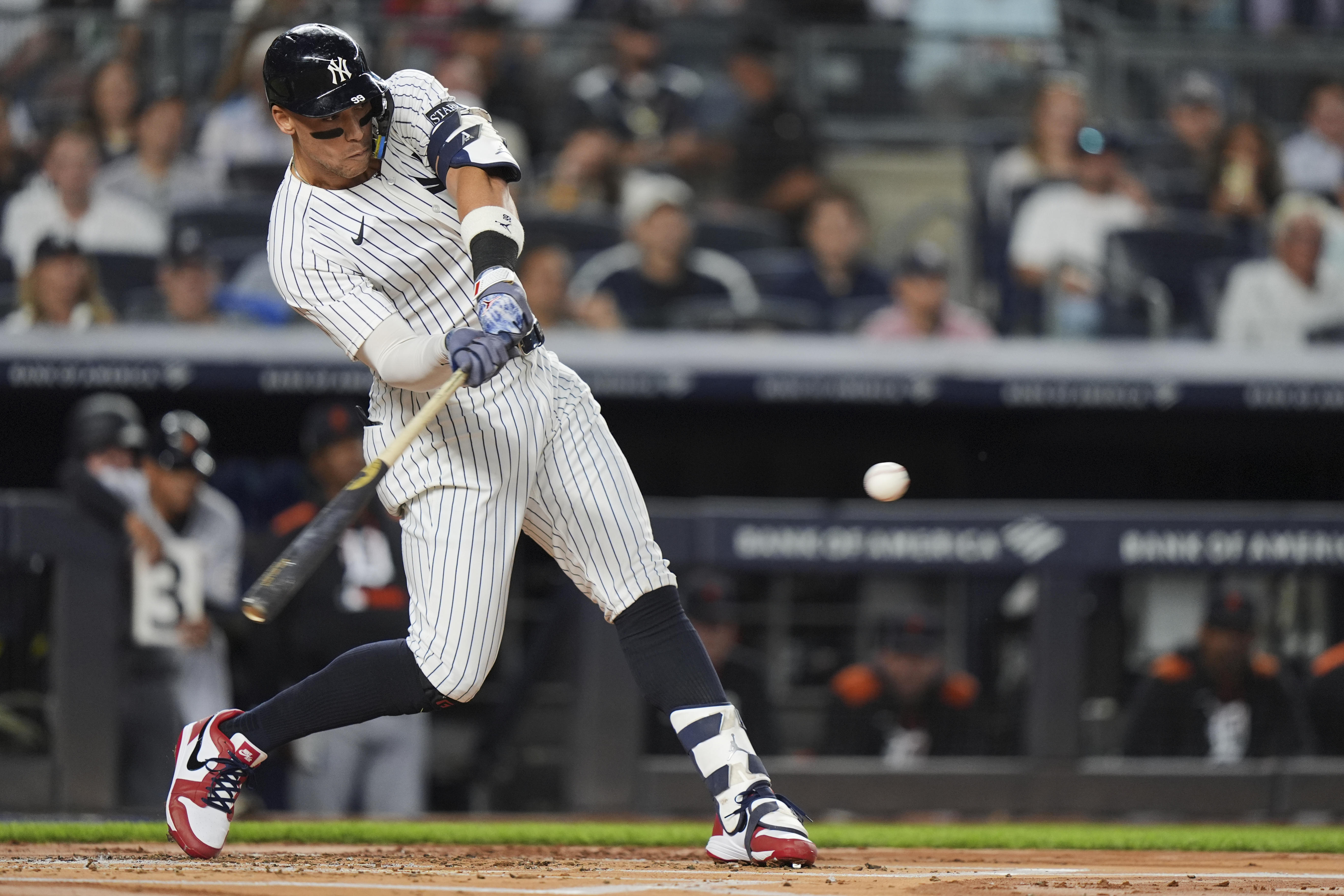 Sibling Stands Up For Aaron Boone, Blasts Lackluster Yankees