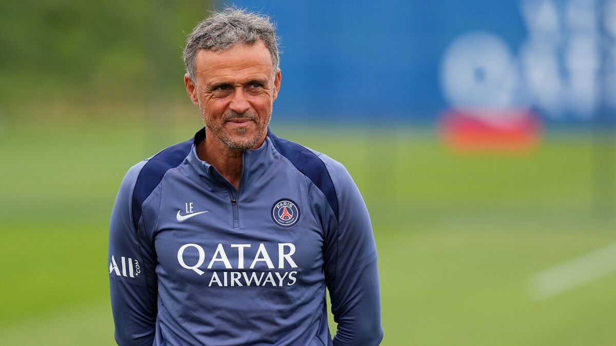 PSG boss Luis Enrique involved in cycling accident & faces surgery on nasty injury after being rushed to hospital | Goal.com UK