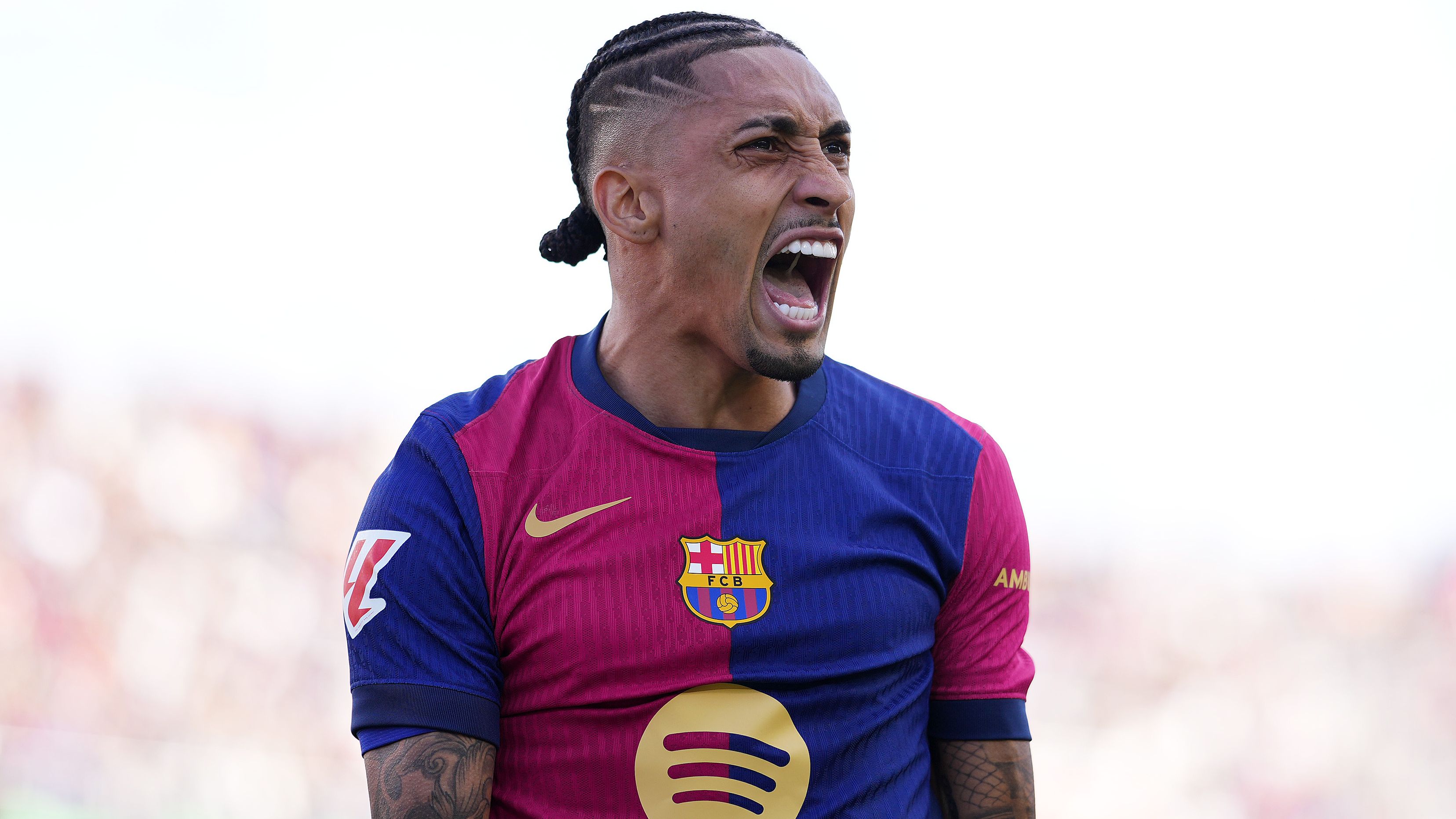 Barcelona talks over new deal for midfield star 'very positive'