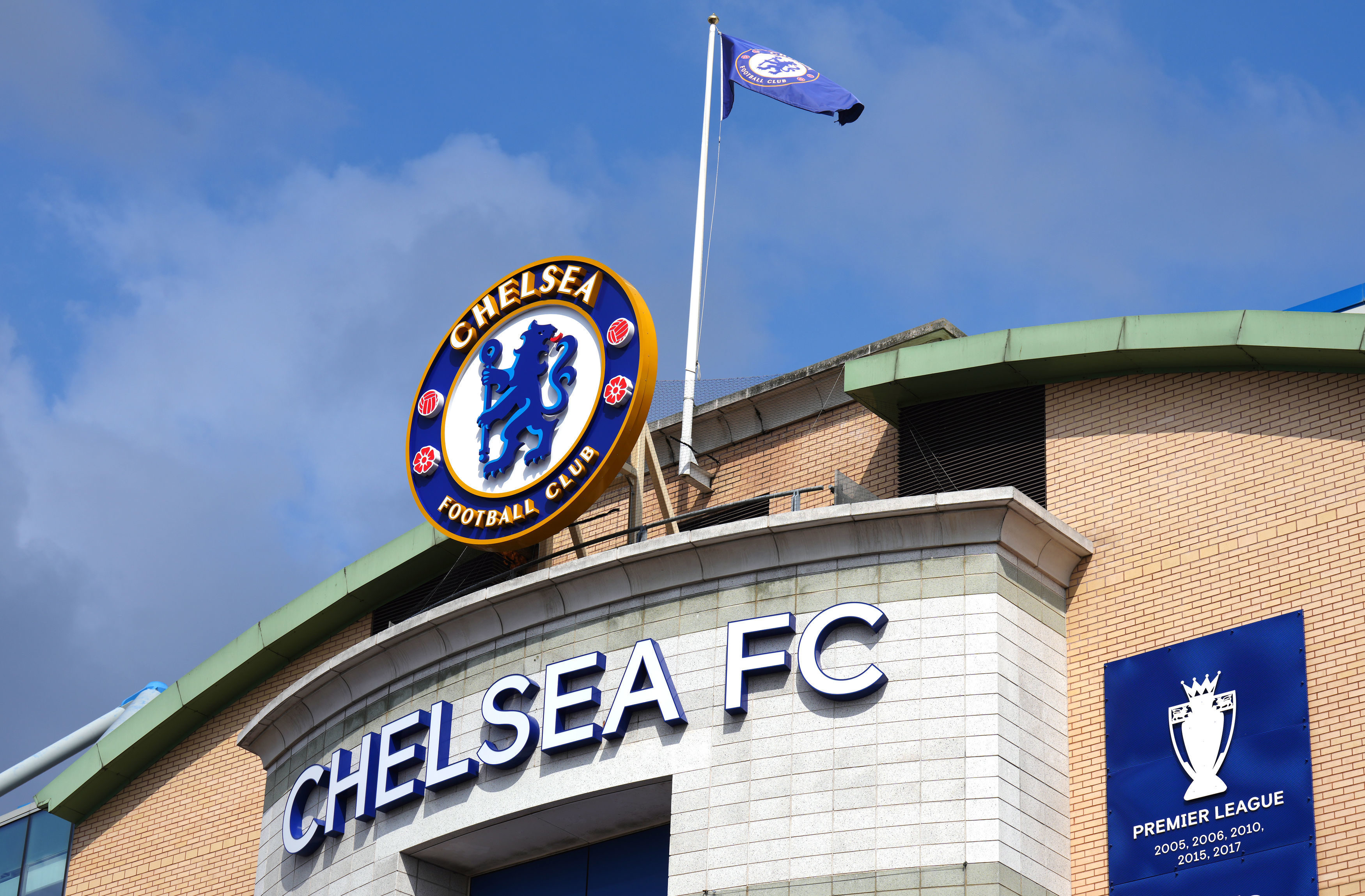 Chelsea in talks with UEFA over settlement after spending rule breach